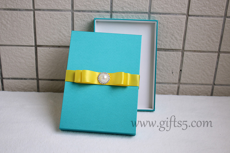 High end white silk boxes,silk wedding invitation boxes wholesale